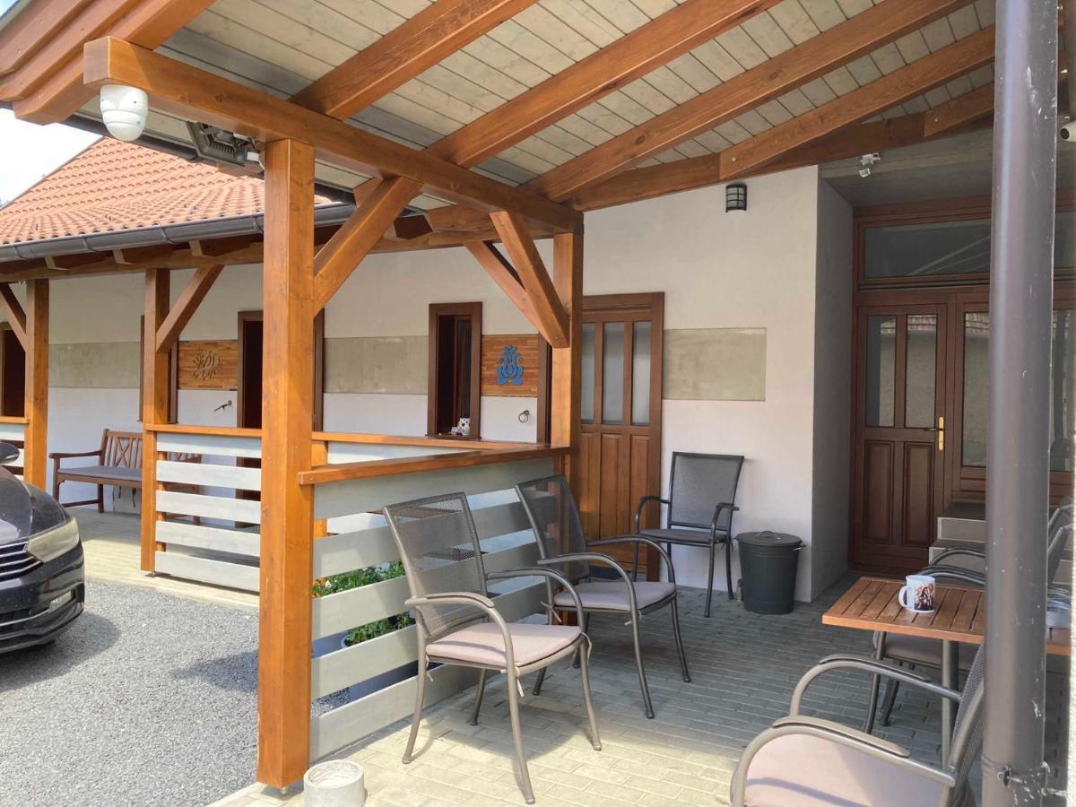 Toronyi Vendégház Exterior foto