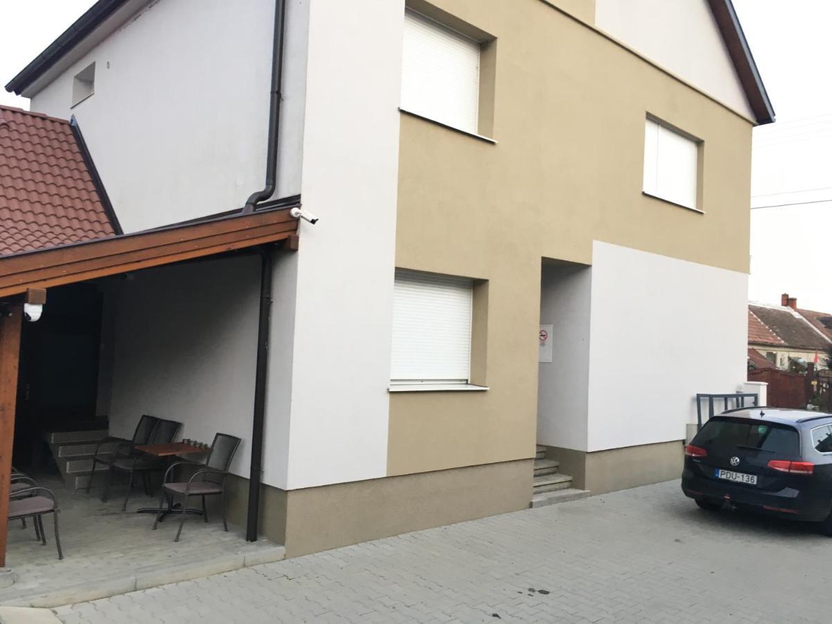 Toronyi Vendégház Exterior foto